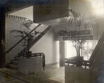 Hal centraal bureau GGD met trap naar TBC wachtruimte.
<br/>
Foto-archief GGD Amsterdam, ca. 1924/25